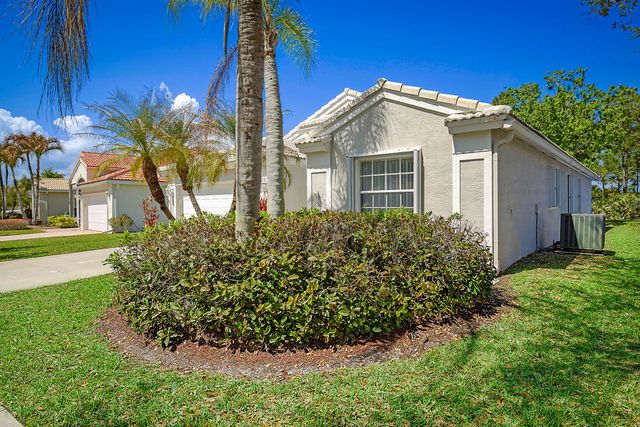 7008 SE Twin Oaks Circle, Stuart, FL 34997