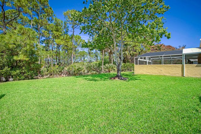 7008 SE Twin Oaks Circle, Stuart, FL 34997