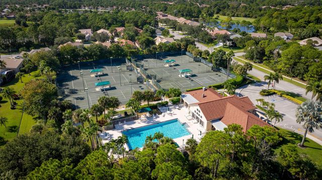 7008 SE Twin Oaks Circle, Stuart, FL 34997