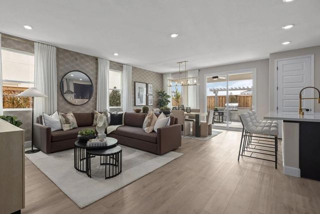 336 Miramar Dr, Lathrop, CA 95330