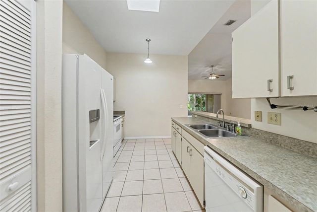 2437 NANTUCKET HARBOR LOOP 2437, Sun City Center, FL 33573