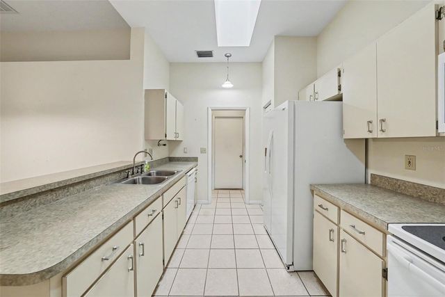2437 NANTUCKET HARBOR LOOP 2437, Sun City Center, FL 33573