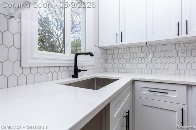 3091 Heritage Drive, Troy, MI 48083