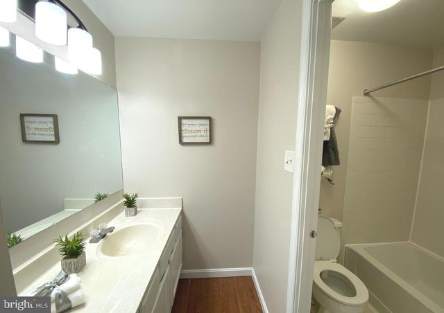 11198 SILENTWOOD LN, Reston, VA 20191