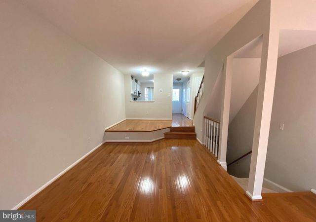 11198 SILENTWOOD LN, Reston, VA 20191