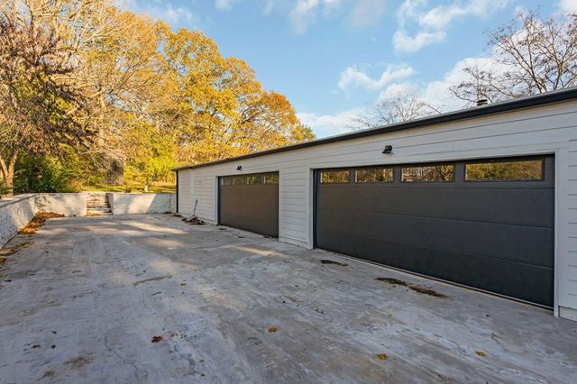 818 Bresslyn Rd, Nashville, TN 37205