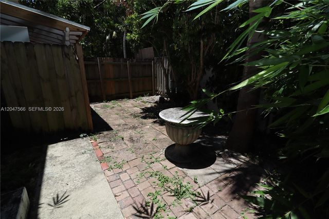 915 NE 16th Terrace 5, Fort Lauderdale, FL 33304