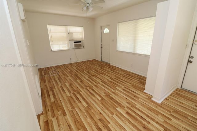 915 NE 16th Terrace 5, Fort Lauderdale, FL 33304
