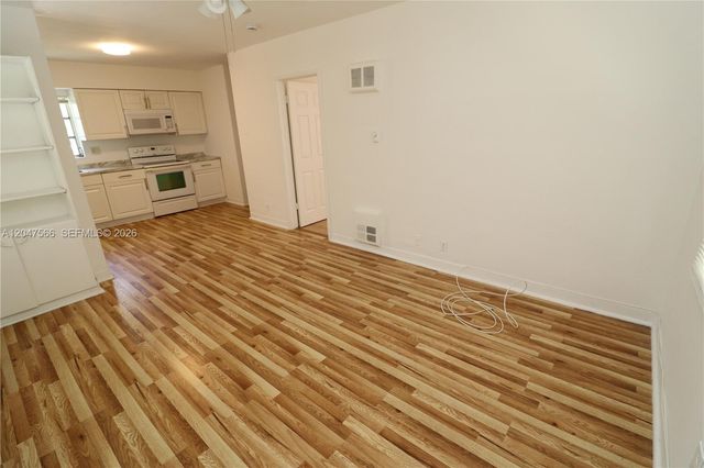 915 NE 16th Terrace 5, Fort Lauderdale, FL 33304