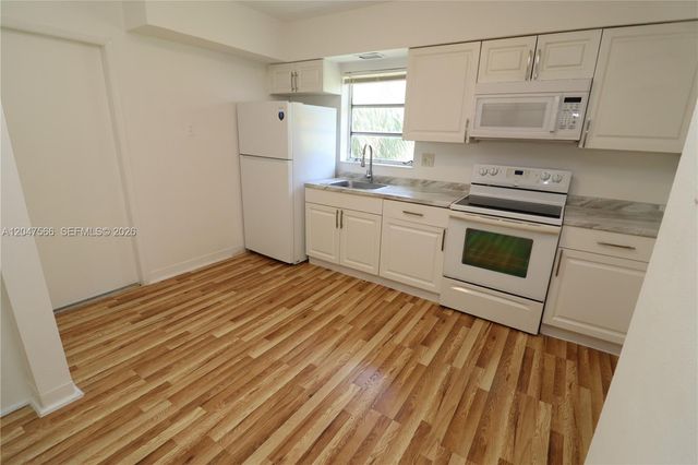 915 NE 16th Terrace 5, Fort Lauderdale, FL 33304