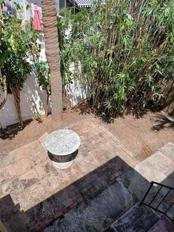915 NE 16th Terrace 5, Fort Lauderdale, FL 33304
