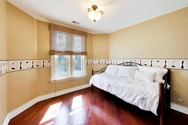 6548 N Oliphant Avenue, Chicago, IL 60631