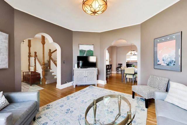 6548 N Oliphant Avenue, Chicago, IL 60631