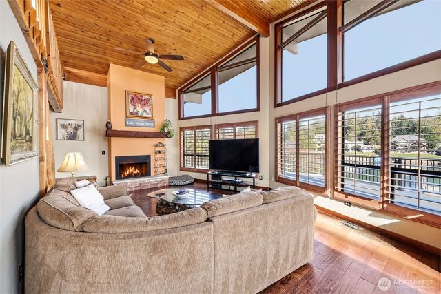 5322 S Island Drive E, Bonney Lake, WA 98391