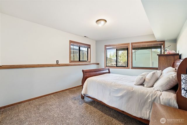 5322 S Island Drive E, Bonney Lake, WA 98391