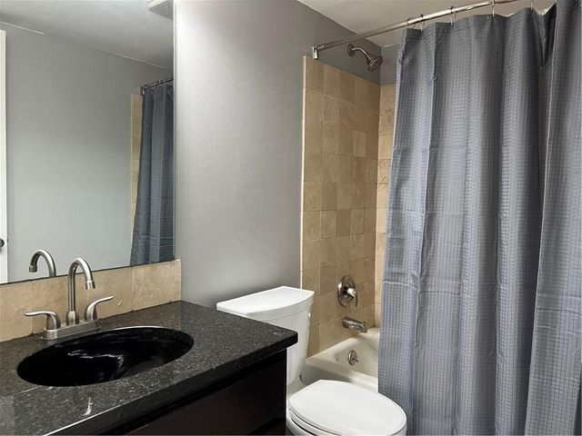 445 W 9th Street 302, Kansas City, MO 64105