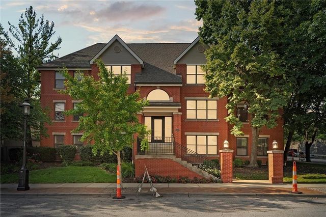 445 W 9th Street 302, Kansas City, MO 64105