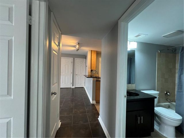 445 W 9th Street 302, Kansas City, MO 64105