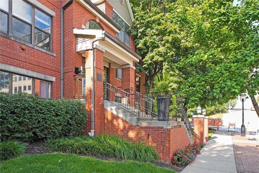 445 W 9th Street 302, Kansas City, MO 64105