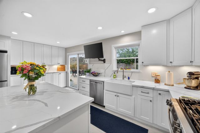 70 Colony Park Circle, Galveston, TX 77551