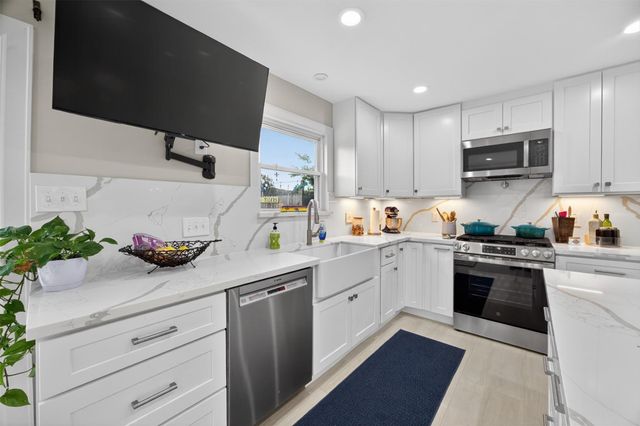 70 Colony Park Circle, Galveston, TX 77551
