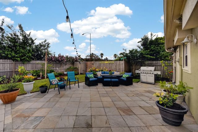 70 Colony Park Circle, Galveston, TX 77551