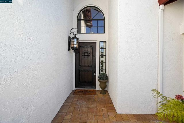 100 Opal Ct, Hercules, CA 94547