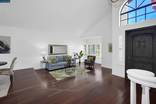 100 Opal Ct, Hercules, CA 94547