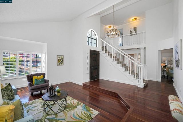 100 Opal Ct, Hercules, CA 94547