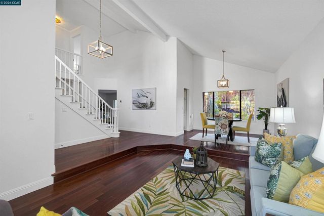 100 Opal Ct, Hercules, CA 94547