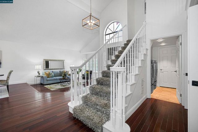 100 Opal Ct, Hercules, CA 94547