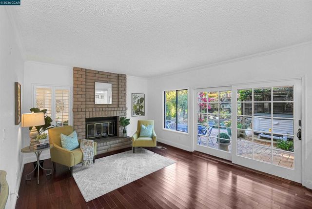 100 Opal Ct, Hercules, CA 94547