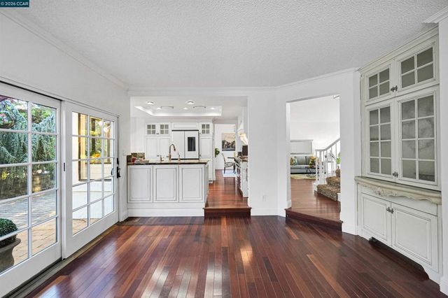100 Opal Ct, Hercules, CA 94547