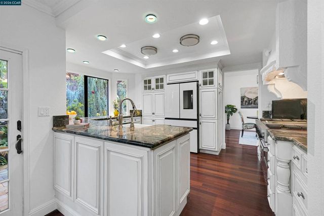 100 Opal Ct, Hercules, CA 94547