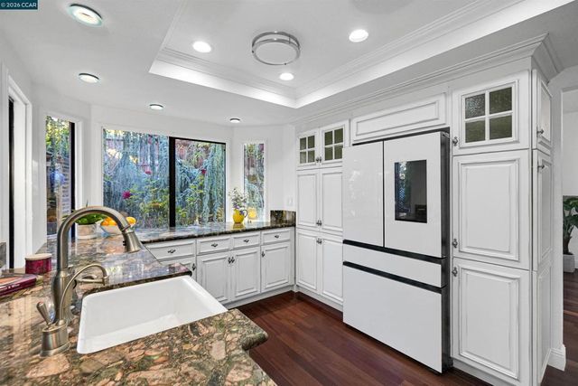 100 Opal Ct, Hercules, CA 94547