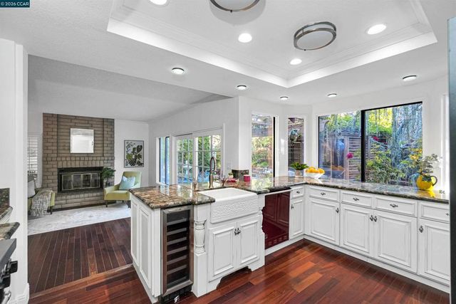 100 Opal Ct, Hercules, CA 94547