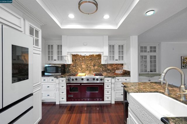 100 Opal Ct, Hercules, CA 94547