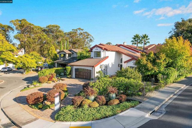 100 Opal Ct, Hercules, CA 94547