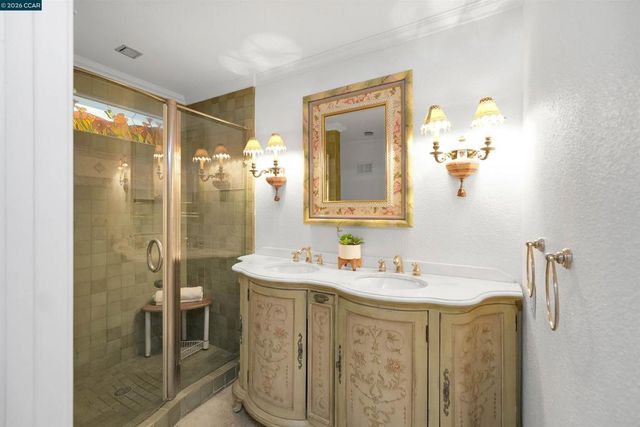 100 Opal Ct, Hercules, CA 94547