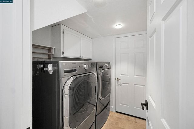100 Opal Ct, Hercules, CA 94547