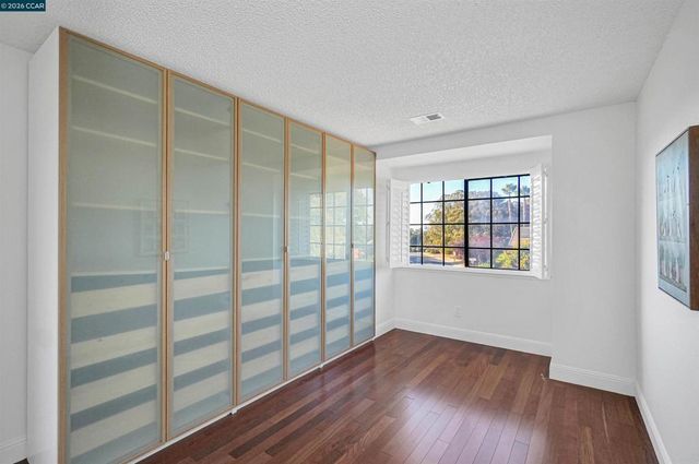 100 Opal Ct, Hercules, CA 94547
