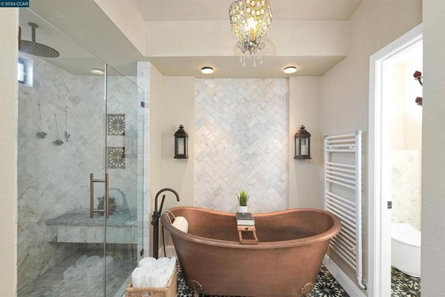 100 Opal Ct, Hercules, CA 94547