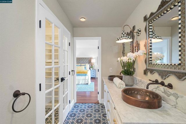 100 Opal Ct, Hercules, CA 94547