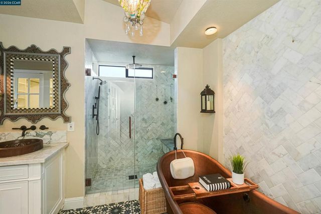 100 Opal Ct, Hercules, CA 94547