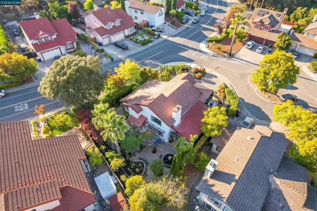 100 Opal Ct, Hercules, CA 94547
