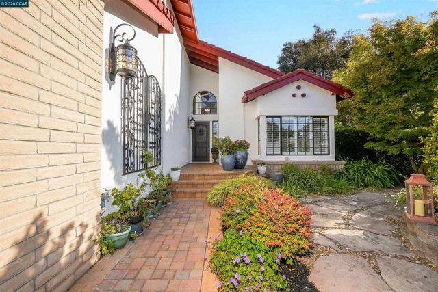 100 Opal Ct, Hercules, CA 94547