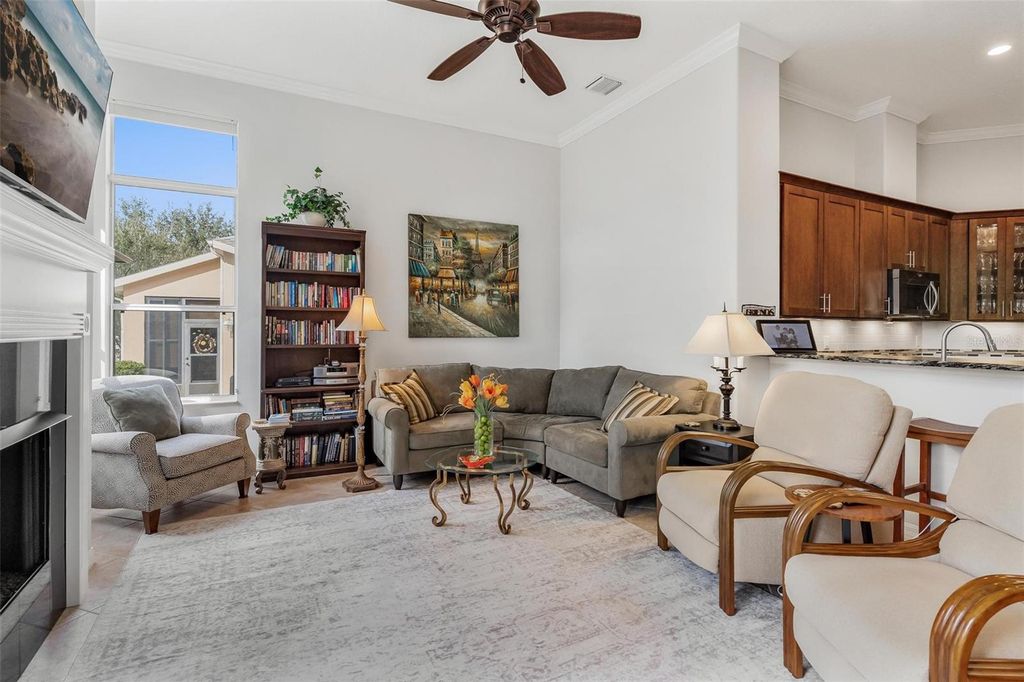 Image 11 of property listing at 5170 INDIAN OCEAN LOOP, Tavares, FL 32778