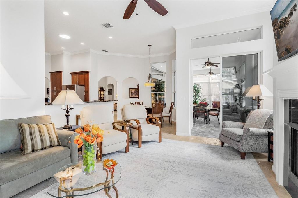 Image 12 of property listing at 5170 INDIAN OCEAN LOOP, Tavares, FL 32778