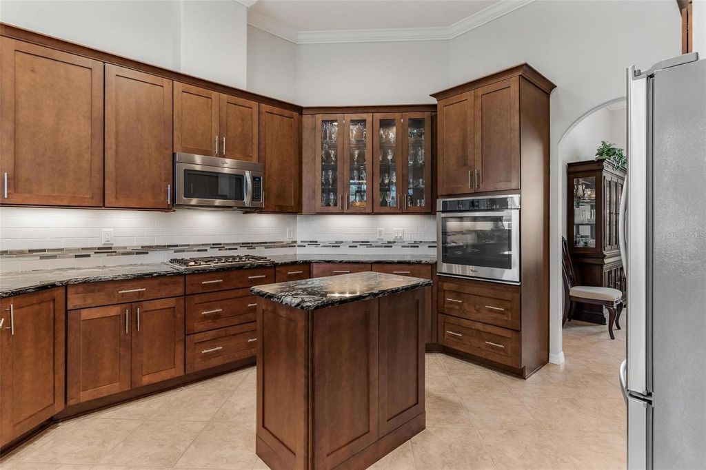 Image 17 of property listing at 5170 INDIAN OCEAN LOOP, Tavares, FL 32778