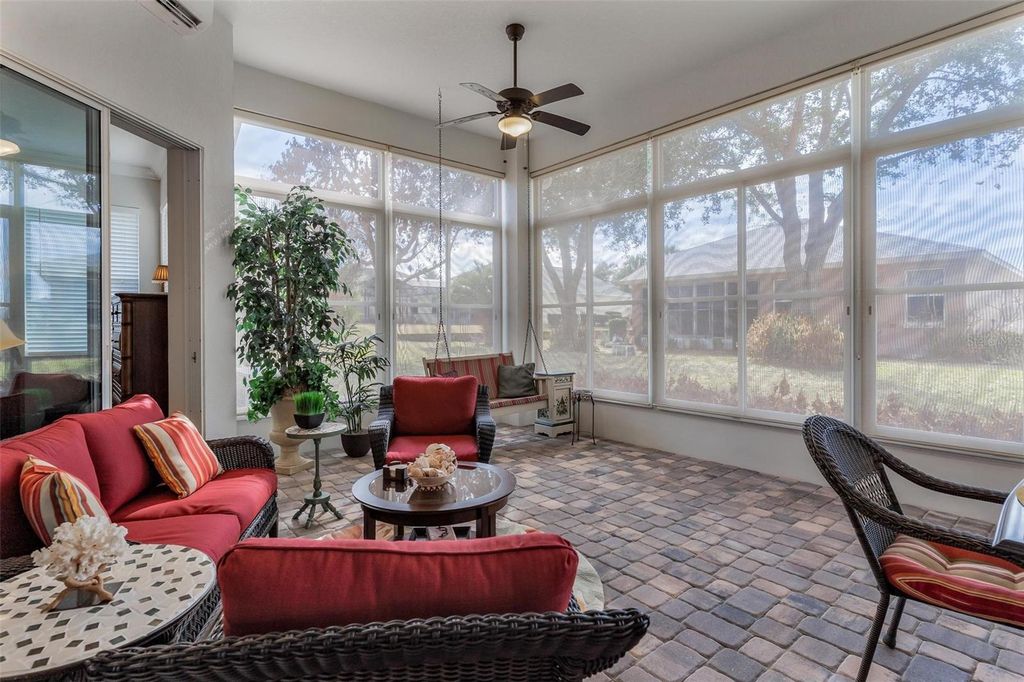 Image 25 of property listing at 5170 INDIAN OCEAN LOOP, Tavares, FL 32778